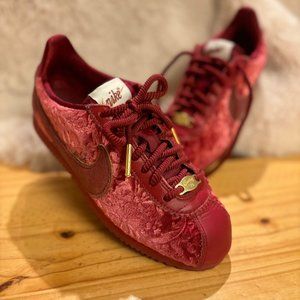 Nike Wmn Classic Cortez SE 'Velvet Red Crush' Size US 7 UK 38